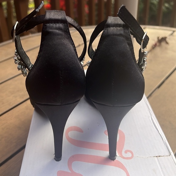 Worn once for one hour, journee collection Loxley Black, Rhinestone strap. - Picture 8 of 9